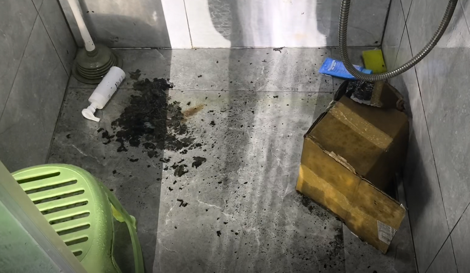 孩子家中卫生间点烟花引发火灾！家长："已不是第一次玩火……"