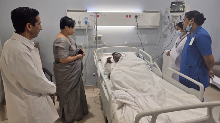 West Asia Crisis: कुवैत एयरपोर्ट हमले में घायल भारतीयों से मिलीं भारत की राजदूत, हर संभव मदद का दिया भरोसा