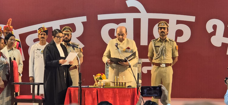 Bihar News: पटना हाईकोर्ट की मुख्य न्यायाधीश मीनाक्षी मदन राय ने ली शपथ, अगले महीने रिटायर भी होंगी
