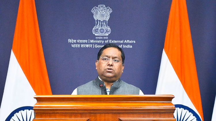 MEA: 'अवैध विदेशी लोगों पर कानूनी कार्रवाई जारी रहेगी'; विदेश मंत्रालय ने कहा- US के साथ FTA वार्ता सकारात्मक
