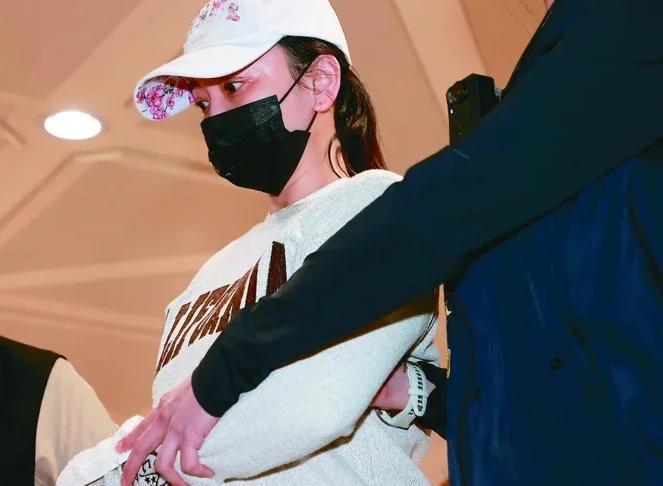 吸毒、卖淫、诈骗……劣迹斑斑的台湾“太阳花女王”逃美7年被押解返台