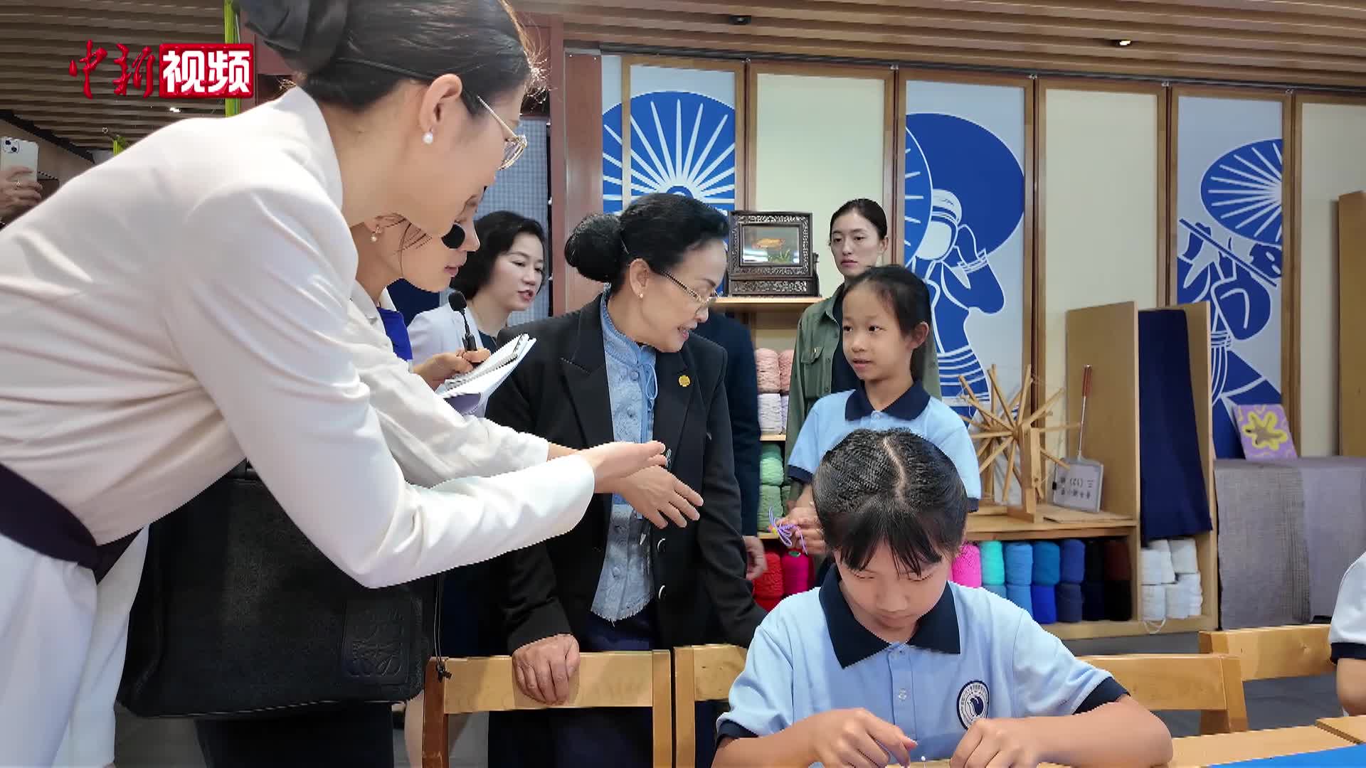 香港漫游记：摸摸蜥蜴、逗逗螳螂，让小众爬宠在你手心挠痒痒