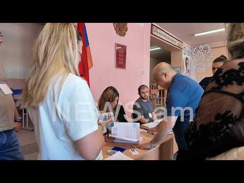 Քաղաքացին եկել է քվեարկության, անվան դիմաց արդեն ստորագրված է. տեղամասի նախագահը պարզաբանում է