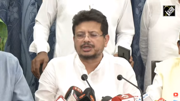 TMC में सब ठीक नहीं?: 'जनता से कोई जुड़ाव नहीं', ऋतब्रत बनर्जी का अभिषेक पर हमला, फिजूलखर्ची को लेकर उठाए सवाल