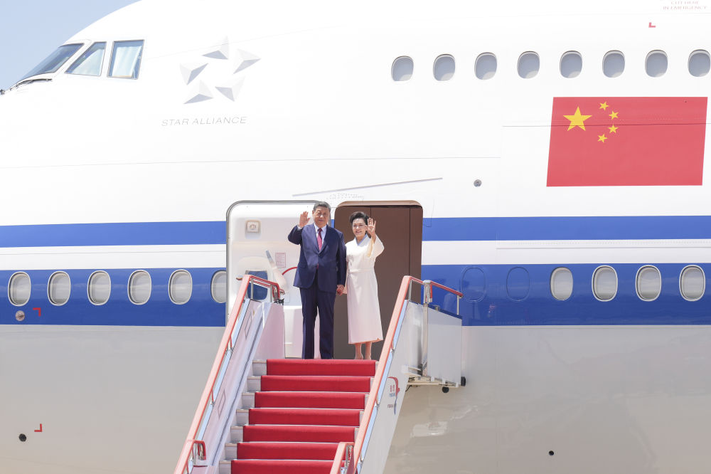 新华图讯丨习近平抵达平壤开始对朝鲜进行国事访问