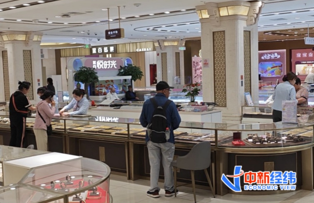 金价大跌！有人越跌越买，“狂买48根金条”；有人变现94万离场