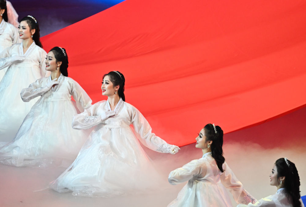 高清大图｜朝鲜举行专场文艺演出热烈欢迎习近平