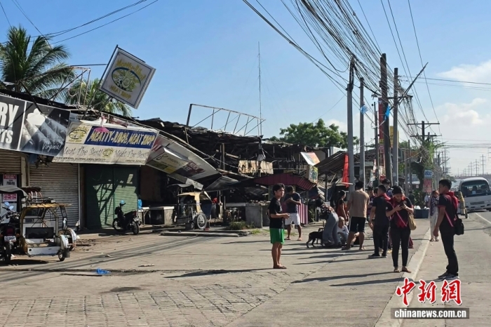 菲律宾强震致上百人伤亡多处建筑坍塌 救援仍在进行中