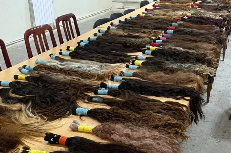 ՊԵԿ աշխատակիցներն ԻԻՀ-ց ժամանած բեռնատարում հայտնաբերել են չհայտարարագրված 143 կապ բնական մազ (վիդեո)