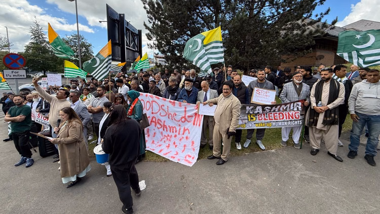 POJK Protests: PAK फिर बेनकाब, मुजफ्फराबाद में प्रदर्शनकारियों का दमन; 50 ब्रिटिश सांसदों ने भी जताई चिंता