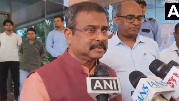 NEET: नीट पुनर्परीक्षा की तैयारियों का जायजा लेने NTA पहुंचे धर्मेंद्र प्रधान, राज्यों से मांगा अतिरिक्त सहयोग