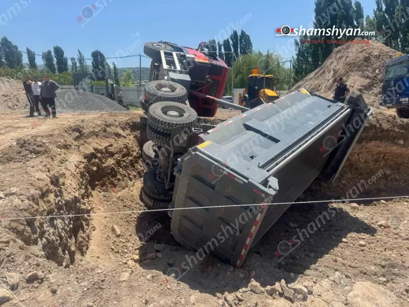 Ձորաղբյուրում Sitrack բեռնատարը հողային աշխատանքներ կատարելիս կողաշրջվել է. կան վիրավորներ