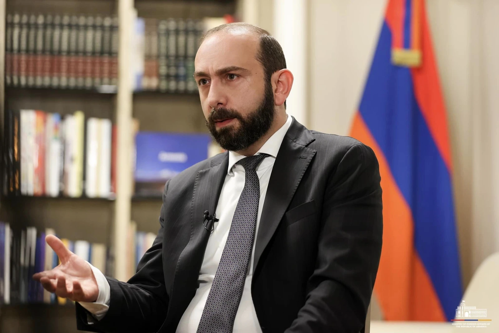 Հակված չենք լարվածություն մտցնել հայ-ռուսական հարաբերություններում. Միրզոյանն արձագանքել է Շոյգուին և Օվերչուկին