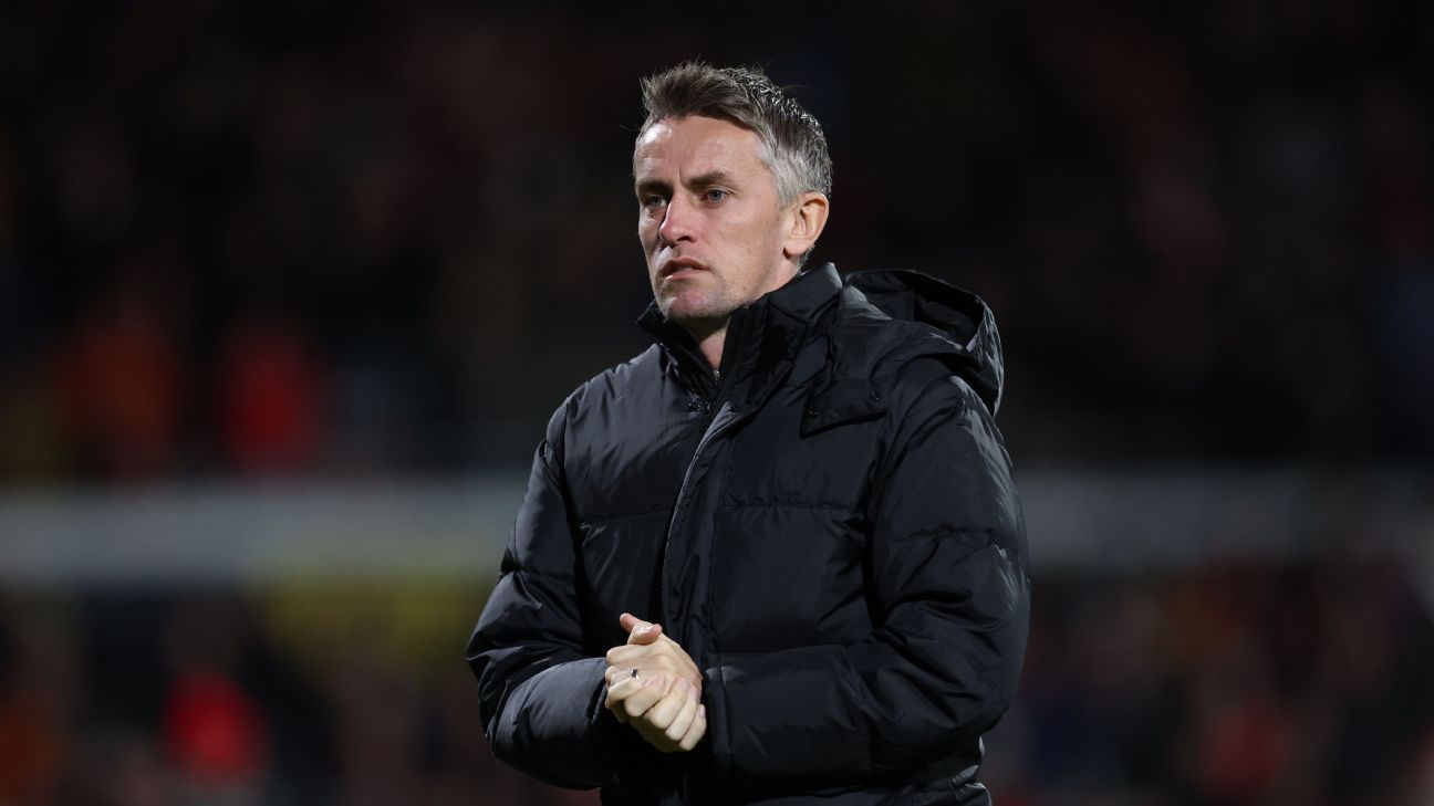 McKenna quits as Ipswich boss after PL promotion