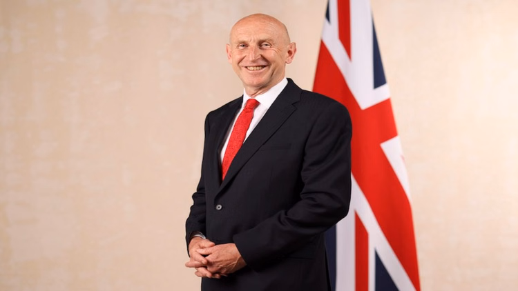 UK Defense Secretary: योजनाओं पर कम खर्च करना ब्रिटेन के रक्षा मंत्री को पड़ा भारी, देना पड़ा पद से इस्तीफा