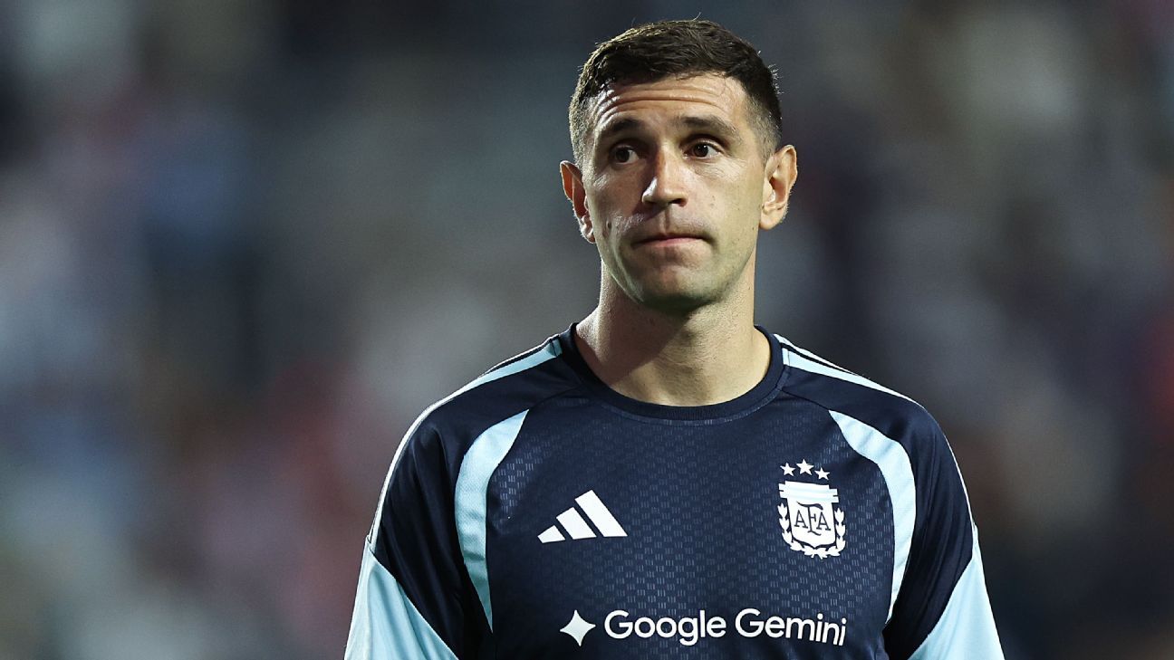 Martínez trains in gloves, boost for Argentina