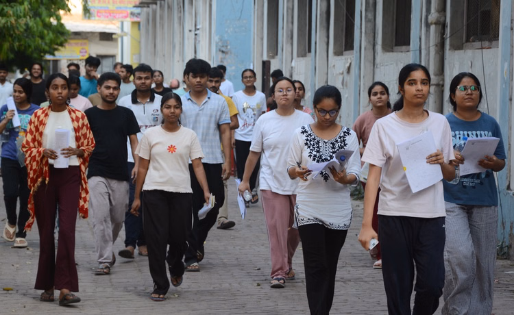 NEET: नीट री-एग्जामिनेशन को लेकर सरकार अलर्ट, कैबिनेट सचिव बोले- बाधा डालने वालों पर होगी सख्त कार्रवाई
