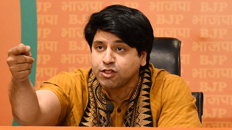 'नए स्तर पर पहुंच गई विपक्ष की हताशा': राउत के बयान पर BJP का पलटवार, कहा- PM ही नहीं, गुजरात का भी अपमान किया