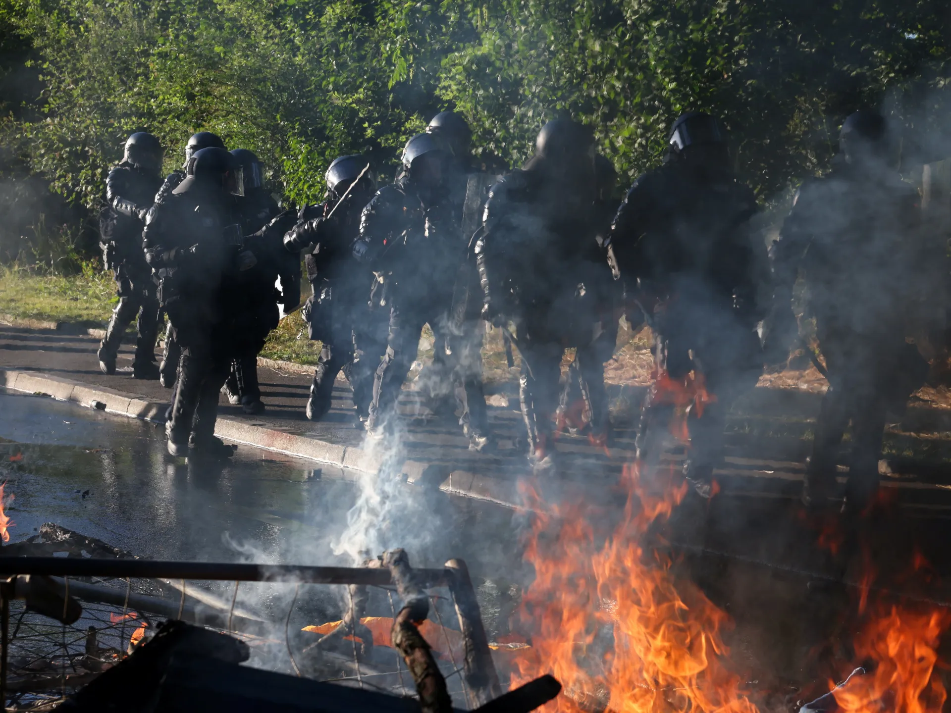 Violence erupts during anti-G7 protests in Geneva on eve of summit