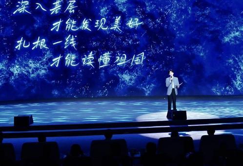 中央组织部从代中央管理党费中划拨4.27亿元用于“七一”前夕开展走访慰问活动