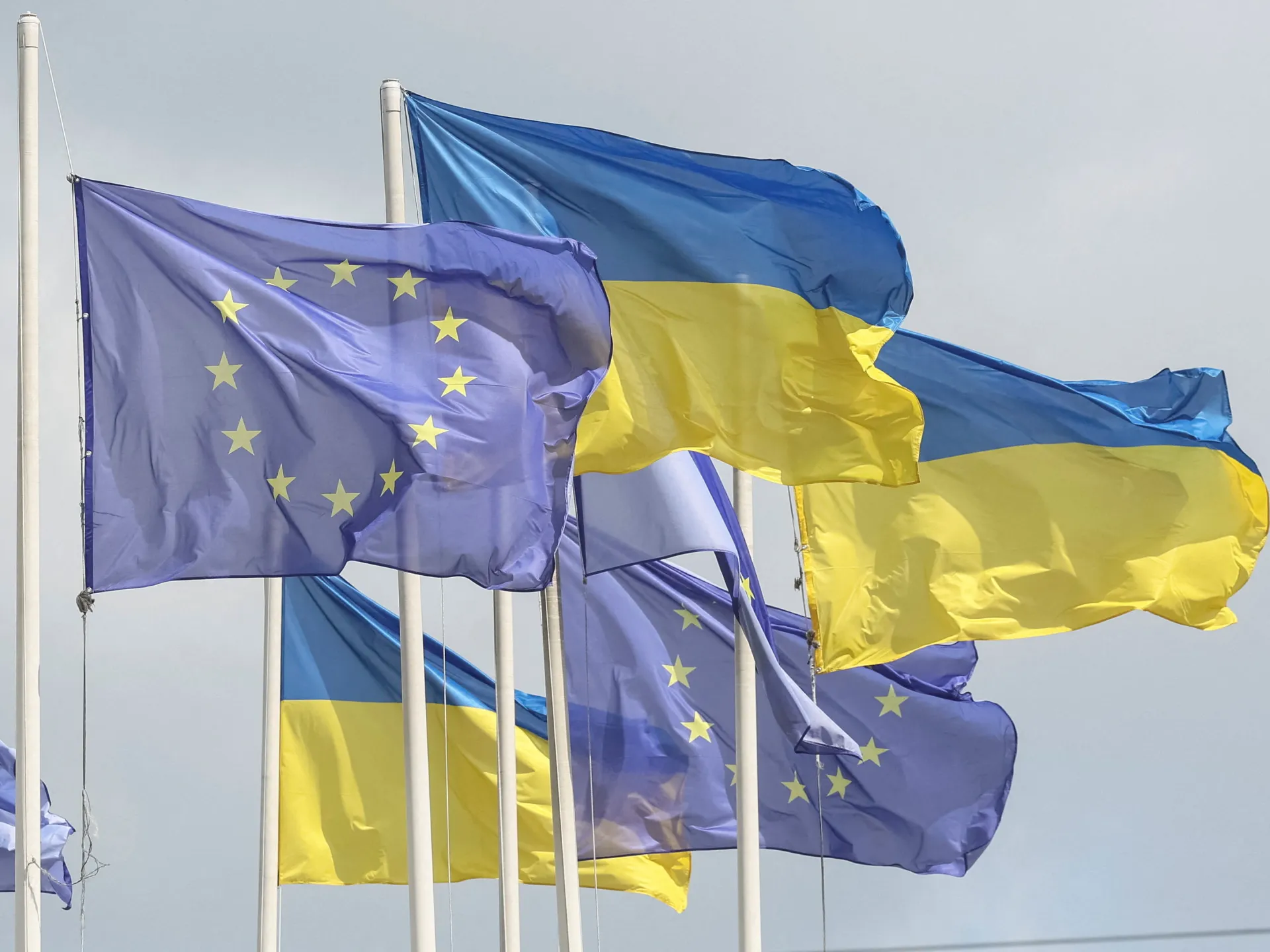 EU officially launches Ukraine and Moldova accession processes
