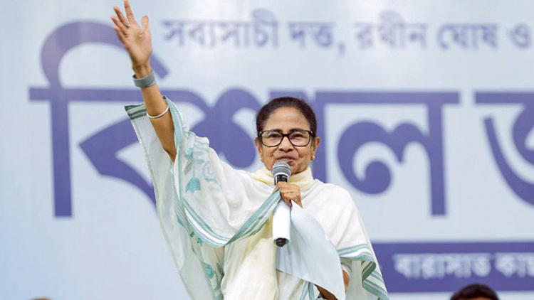 Bengal TMC Rift: बगावत-NCPI में विलय पर स्पीकर बिरला लेंगे अंतिम फैसला; ओवैसी ने गिनाए ममता की हार के चार कारण