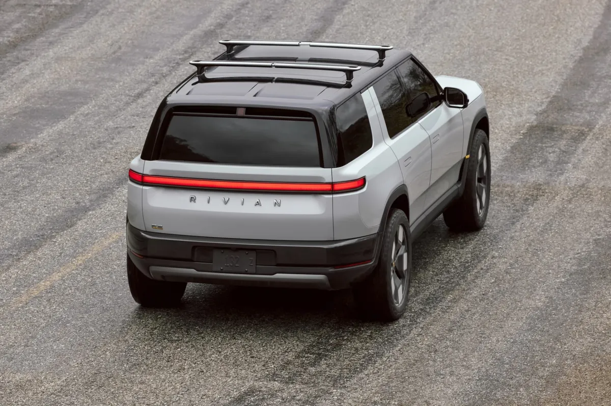Rivian cuts hundreds of workers after R2 deliveries start
