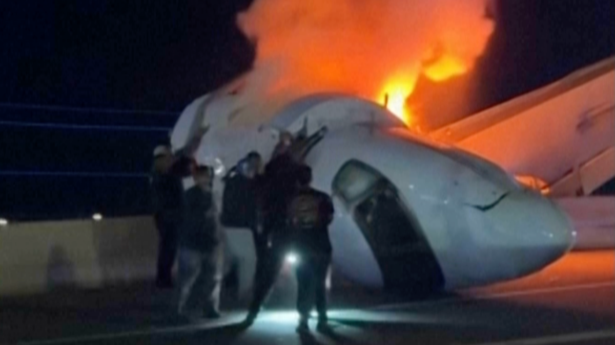 Dramatic rescue after plane crashes onto Texas highway