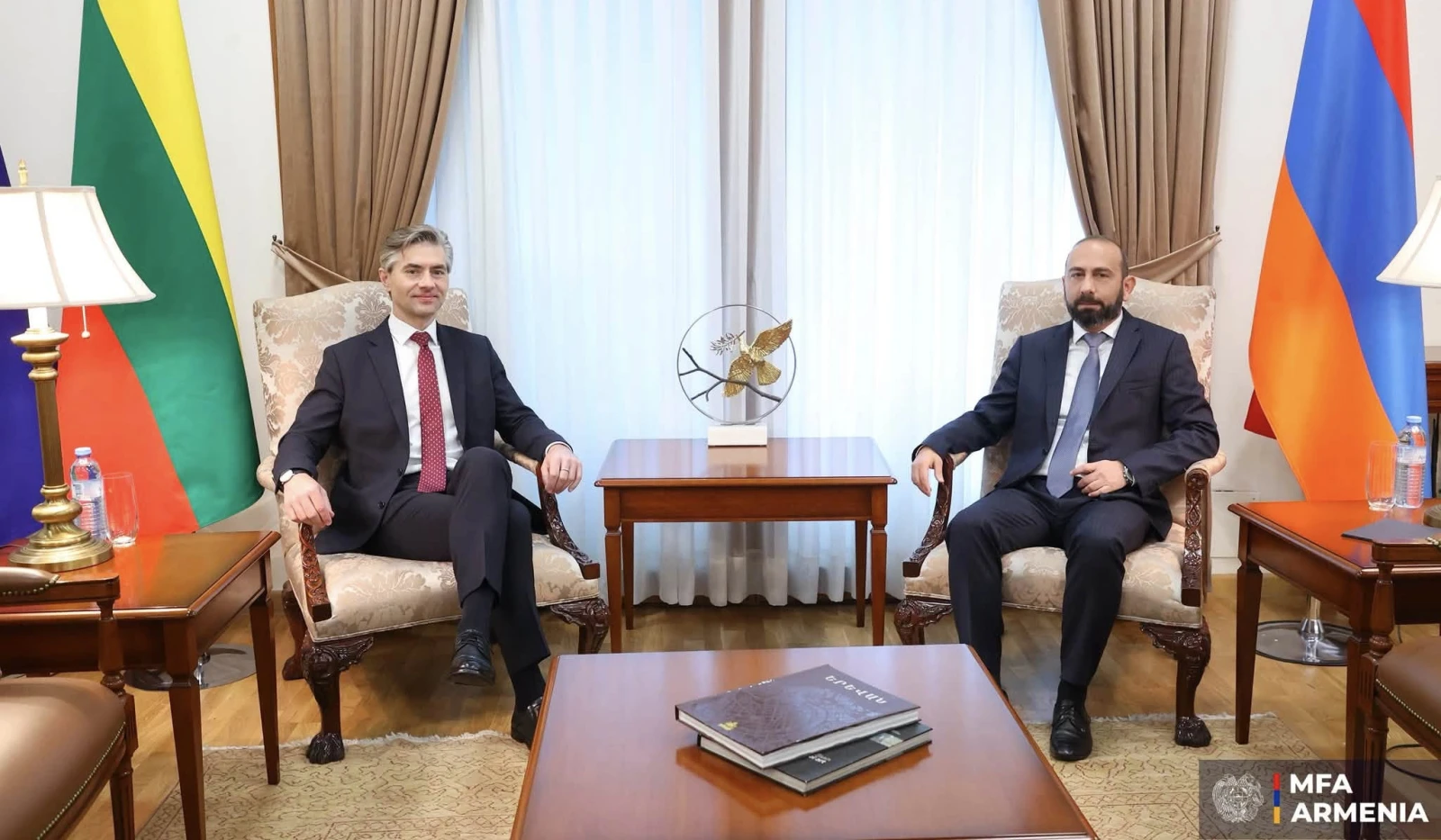 Armenia, Lithuania FMs’ private talk kicks off