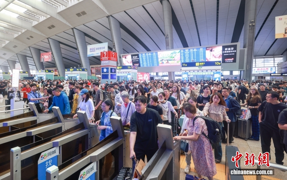 全国铁路端午假期运输启动 预计发送旅客8300万人次