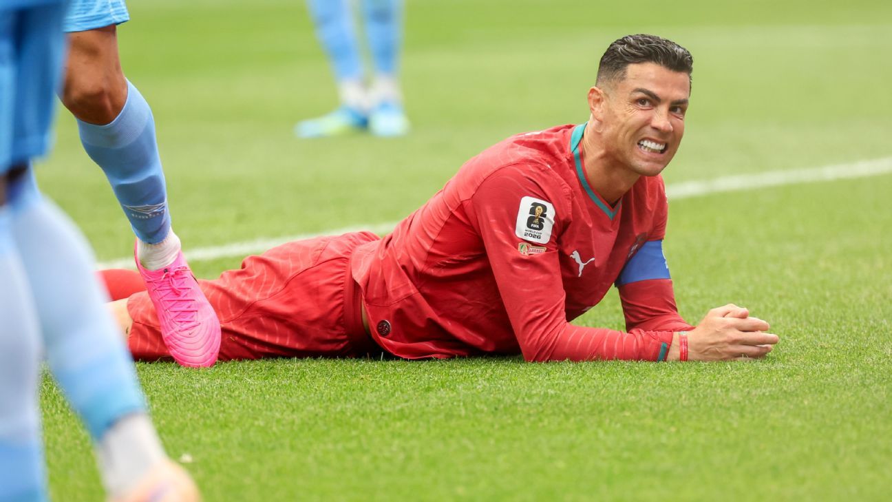World Cup Daily: Congo DR fans hit Ronaldo with th...