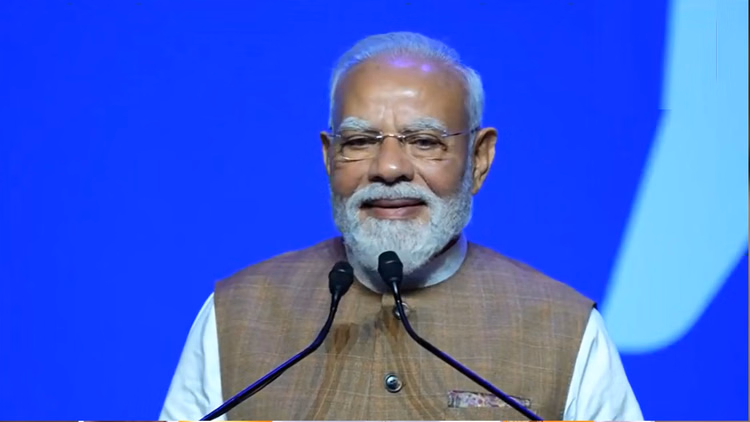 PM Modi in Paris: पेरिस में भारतीय समुदाय से बोले पीएम मोदी, कहा- भारत के हर कोने का प्रतिनिधित्व यहां मौजूद