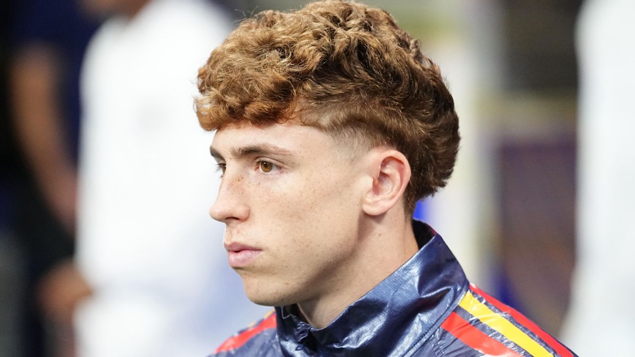 Liverpool complete signing of Spain's Muñoz
