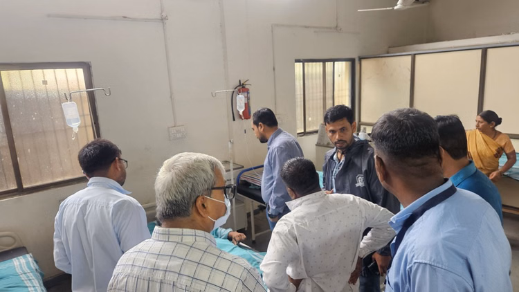 पावागढ़ में कुदरत का कहर: बारिश के बीच पहाड़ से गिरी चट्टान, दो श्रद्धालुओं की दर्दनाक मौत, आठ घायल
