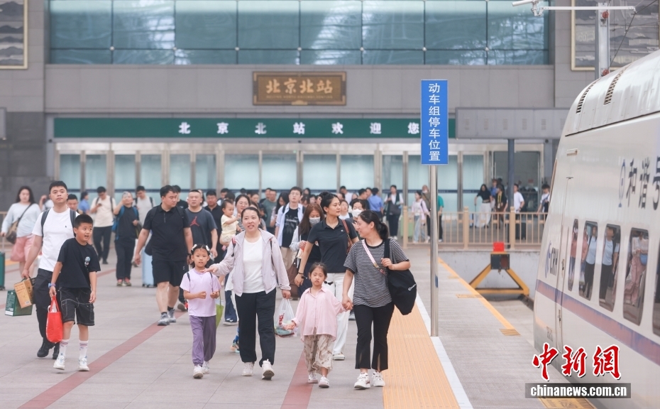 端午假期首日 全国铁路迎来客流高峰