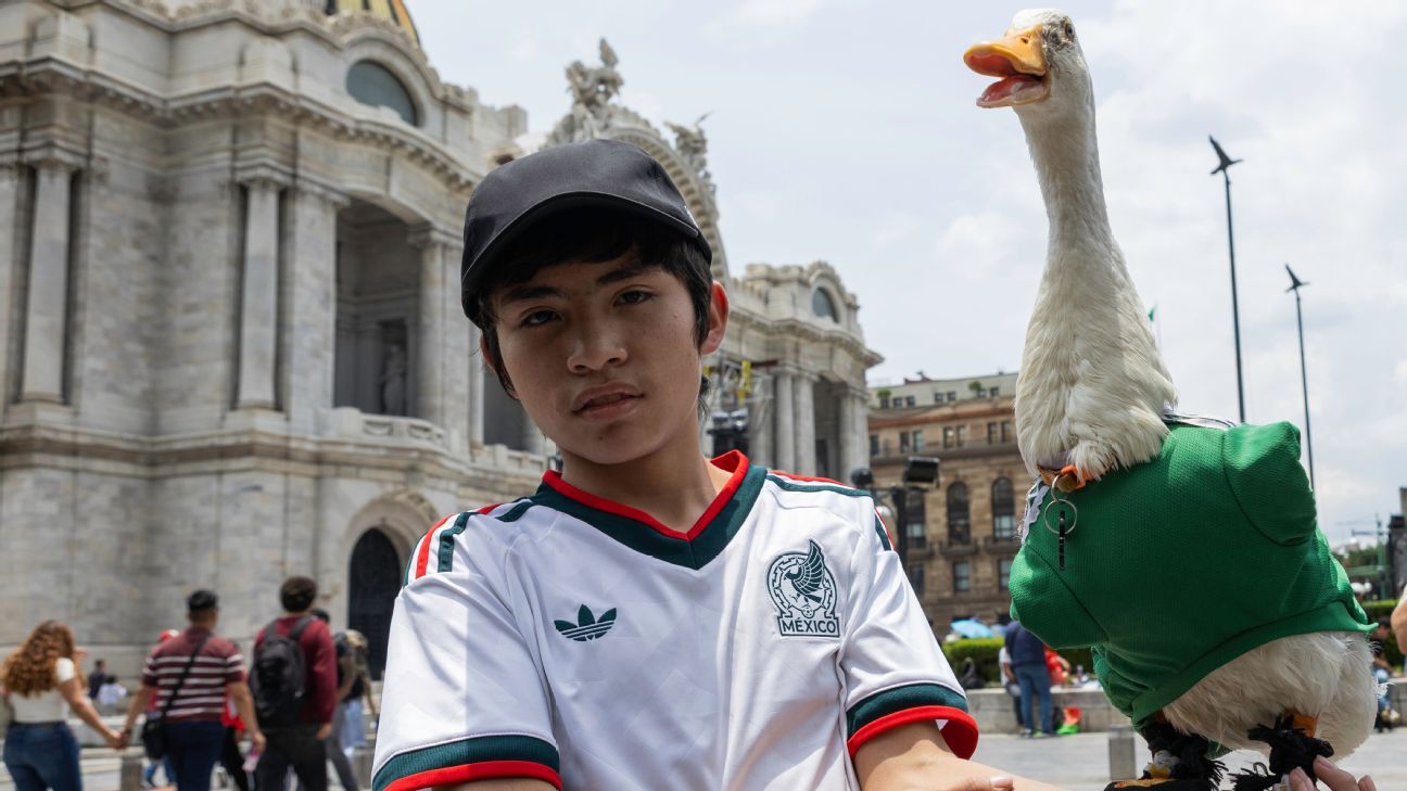 World Cup's best viral moments: Mexico, Scotland d...