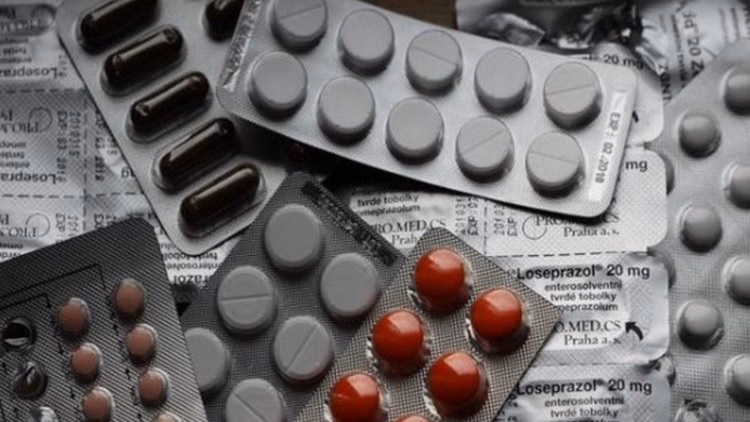 Medicine Ban: स्वास्थ्य के लिए खतरा 16 एफडीसी दवाओं पर रोक, कई दर्द निवारक और एंटीबायोटिक संयोजन शामिल