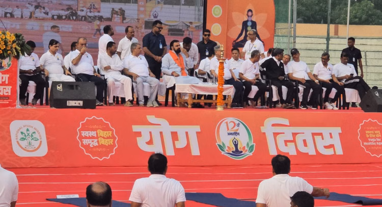 Yoga Day: सीएम सम्राट ने किया अभ्यास, कहा- स्कूलों में पढ़ाया जाएगा इसका पाठ्यक्रम; योग दिवस पर किया बड़ा एलान