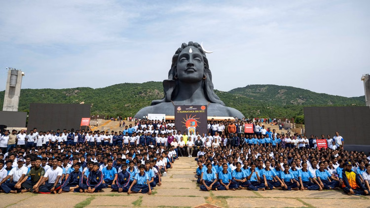 Adiyogi: आदियोगी की छाया में उमड़ा योग का महासागर; कन्नड़ में लॉन्च हुआ 'मिरेकल ऑफ माइंड' एप