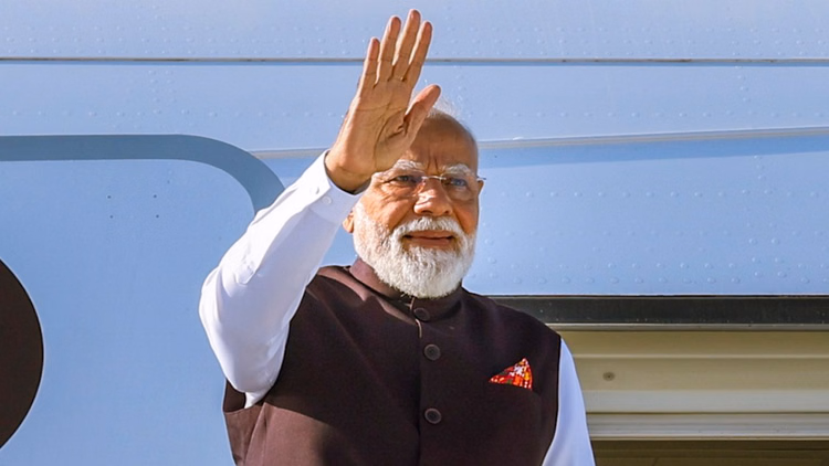 PM Modi at Delhi Airport: दिल्ली एयरपोर्ट पर क्यों रुके रहे पीएम मोदी? NEET परीक्षा से जुड़ा है मामला