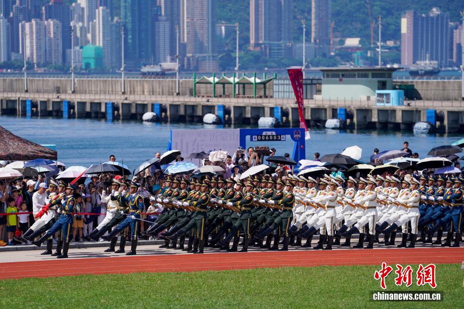 驻香港部队军营开放日：强军风采耀香江