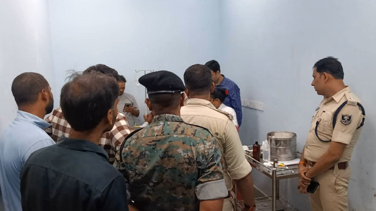 Bihar News: अभिनेता पंकज त्रिपाठी के बड़े भाई पर जानलेवा हमला, गंभीर हालत में पटना रेफर; दहशत में परिवार