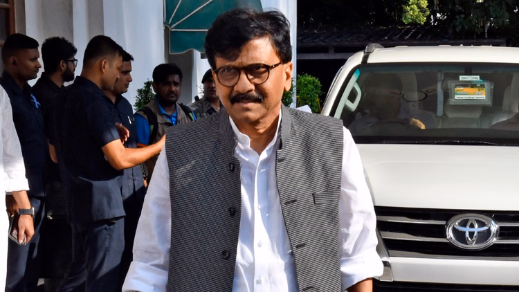 BJP: 'भाजपा ने महमूद गजनी की तरह राम मंदिर को लूटा', चंदा विवाद के बीच संजय राउत का शाह पर तीखा हमला