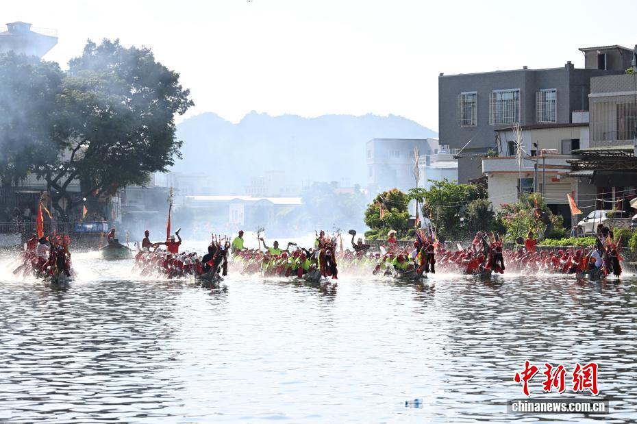 广东潮州：龙舟探亲叙乡情