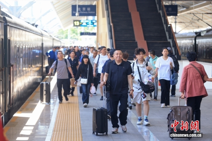 铁路端午假期运输收官，累计发送旅客8258.8万人次