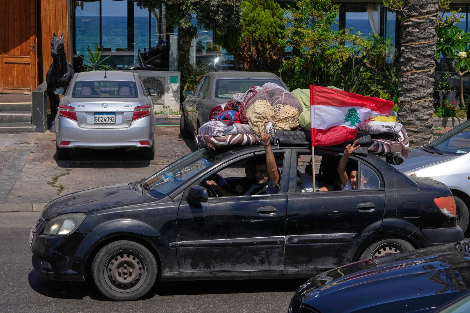 Displaced Lebanese return south under fragile ceasefire deal