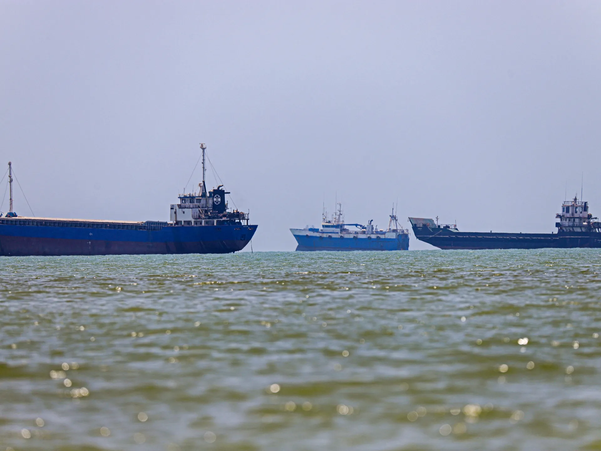 UN starts evacuating 11,000 stranded sailors from Strait of Hormuz