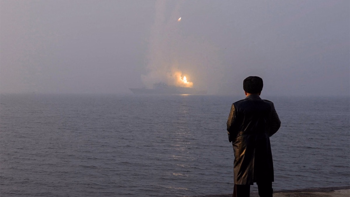 North Korea: किम जोंग उन ने बढ़ाई दुनिया की चिंता, नौसेना को परमाणु हथियारों से लैस करने की तैयारी