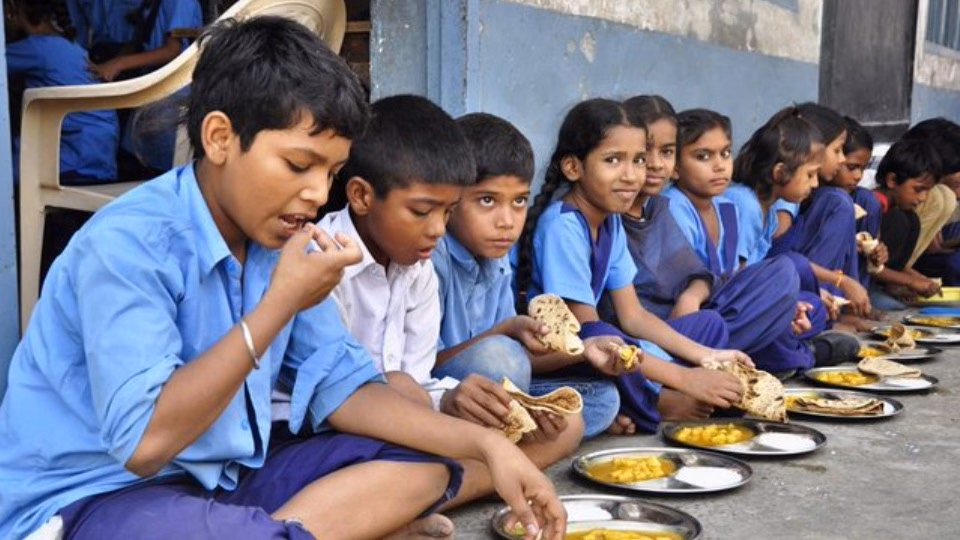 West Bengal: बंगाल में अब खाने पर रार, टीएमसी सांसद का आरोप- शाकाहार थोपने की कोशिश कर रही है भाजपा सरकार