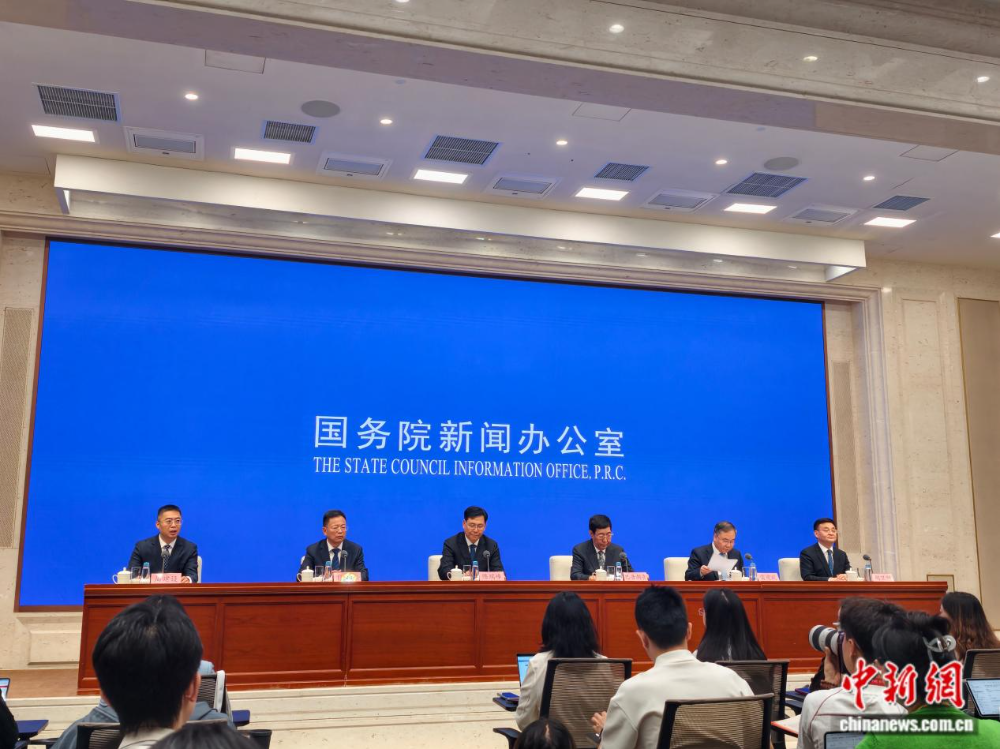 新疆有“强迫劳动”？西藏寄宿学校军事化管理？这场发布会，官方全回应了
